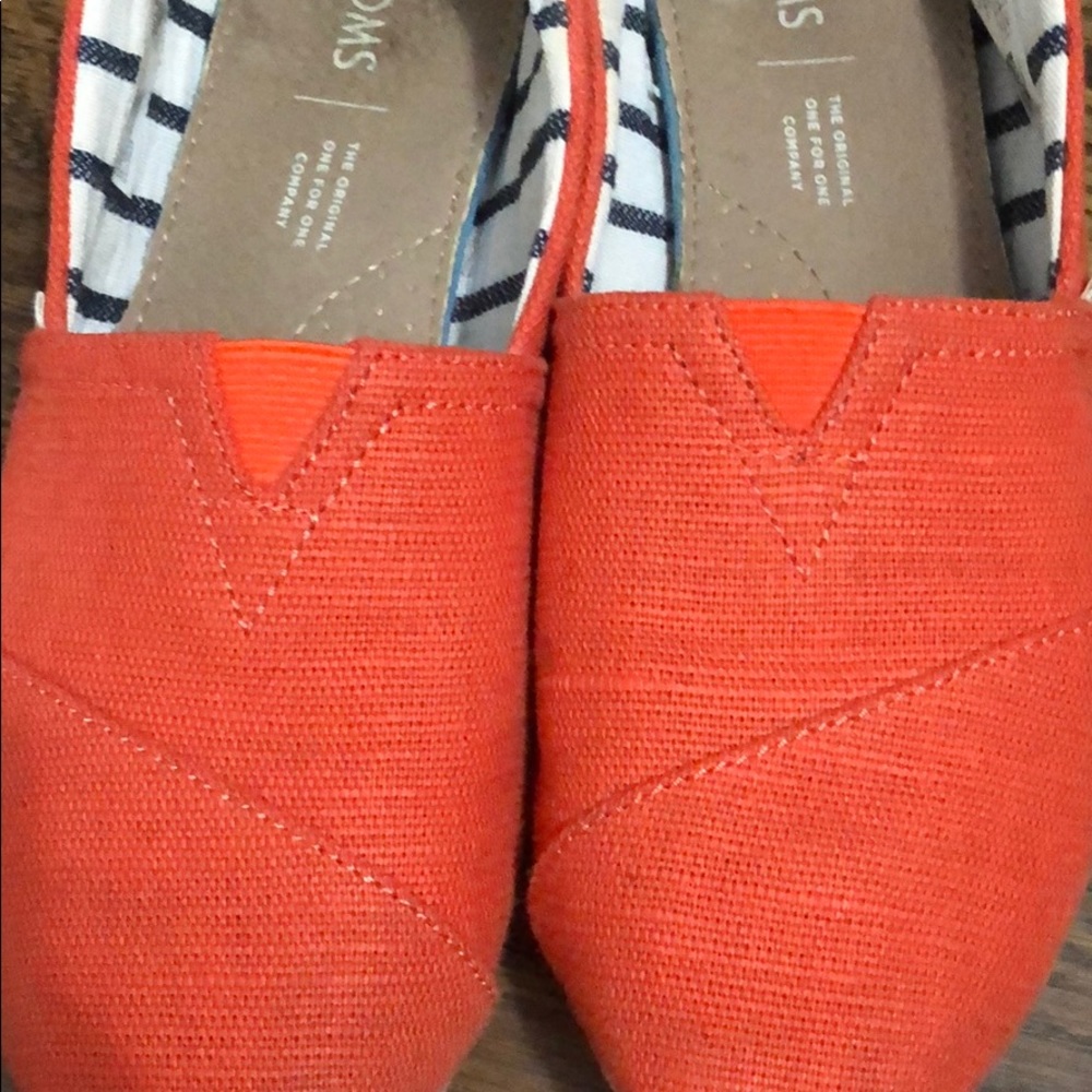 {Toms} women’s classic slip on alpargata shoes